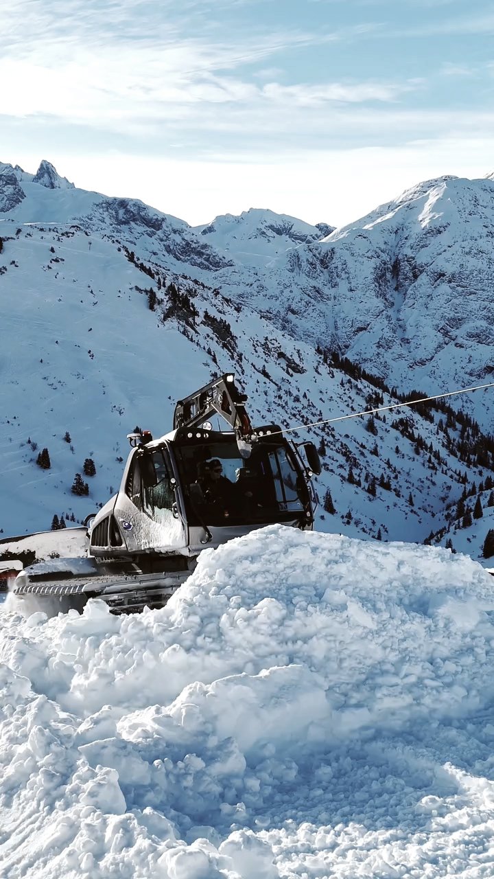 SNOW<br />
GROOMERS SNOW<br />
GROOMERS